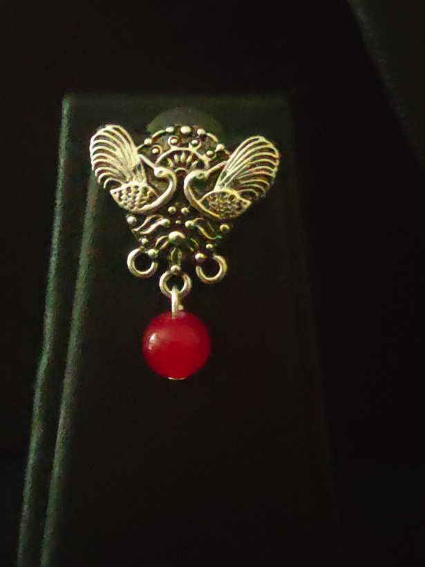 Red Glass Beads and Metal Pendant Necklace Set with Thread Closure