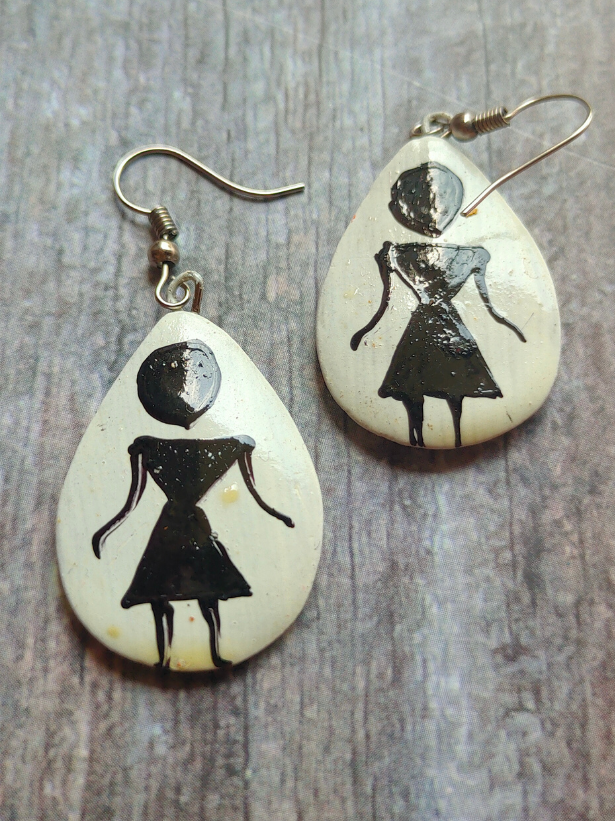 Half Moon Hand Painted Tribal Motifs Thread Closure Ceramic Necklace Set