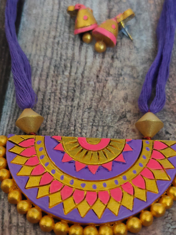 Thread Closure Terracotta Necklace Set