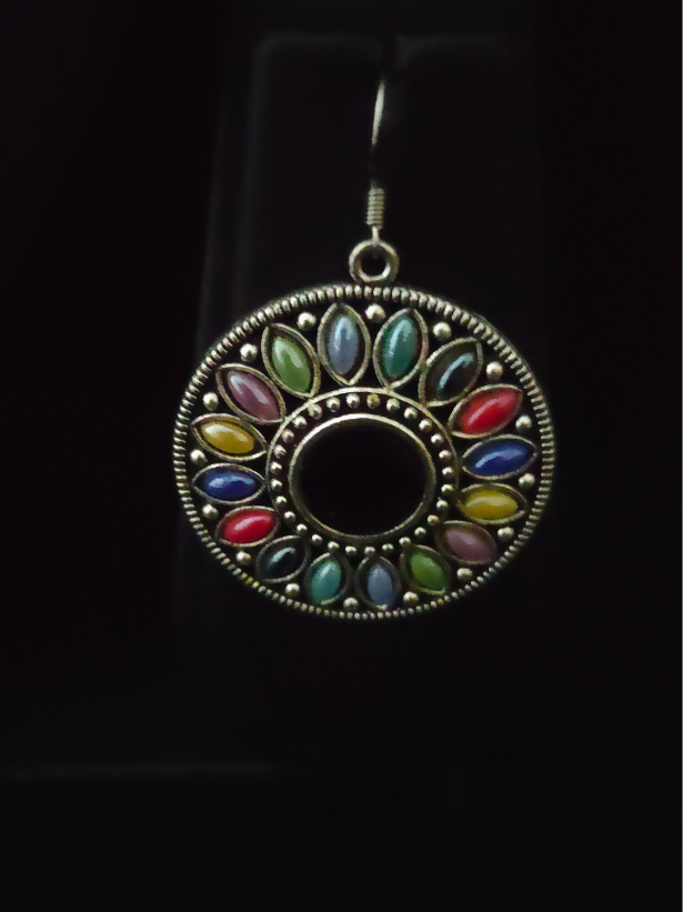 Intricately Detailed Necklace Set with Rhinestones and Mirror