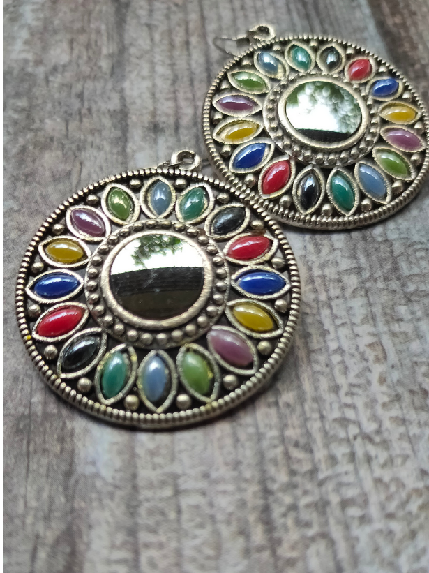 Intricately Detailed Necklace Set with Rhinestones and Mirror