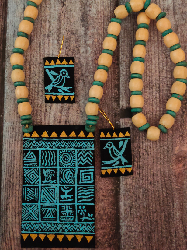 Wooden Beads Fabric Necklace Set with Handpainted Nature Motifs (Black)