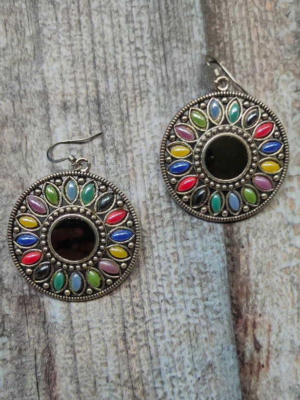 Intricately Detailed Necklace Set with Rhinestones and Mirror