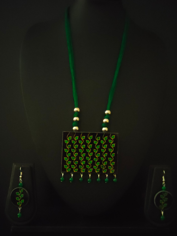 Hand Painted Leaf Motifs on Glass Necklace Set with Thread Closure