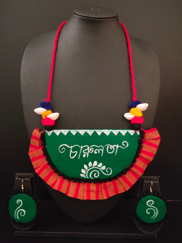 Handpainted Fabric Necklace Set with Thread Closure and Shells