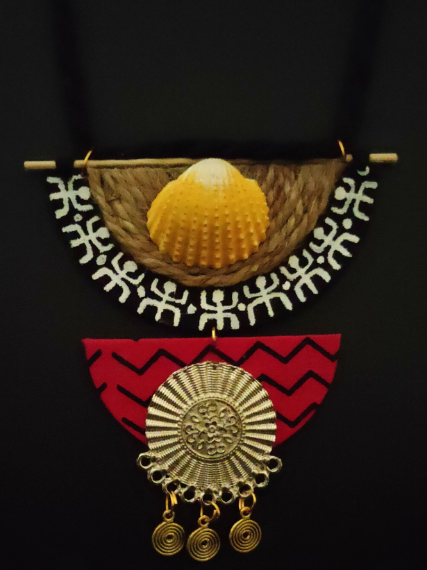 Shell Work Fabric Necklace Set with Thread Closure