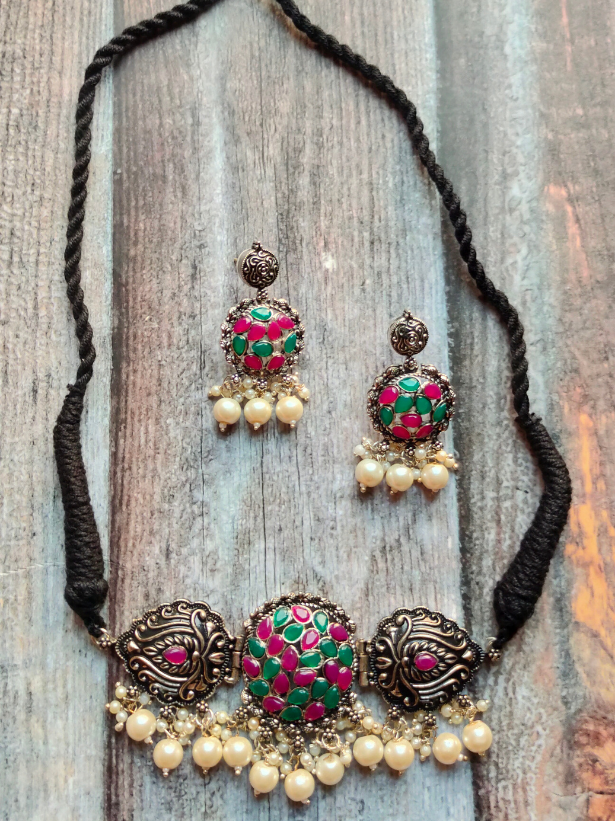 Metal with Rhinestones Embedded Choker Necklace Set with Thread Closure