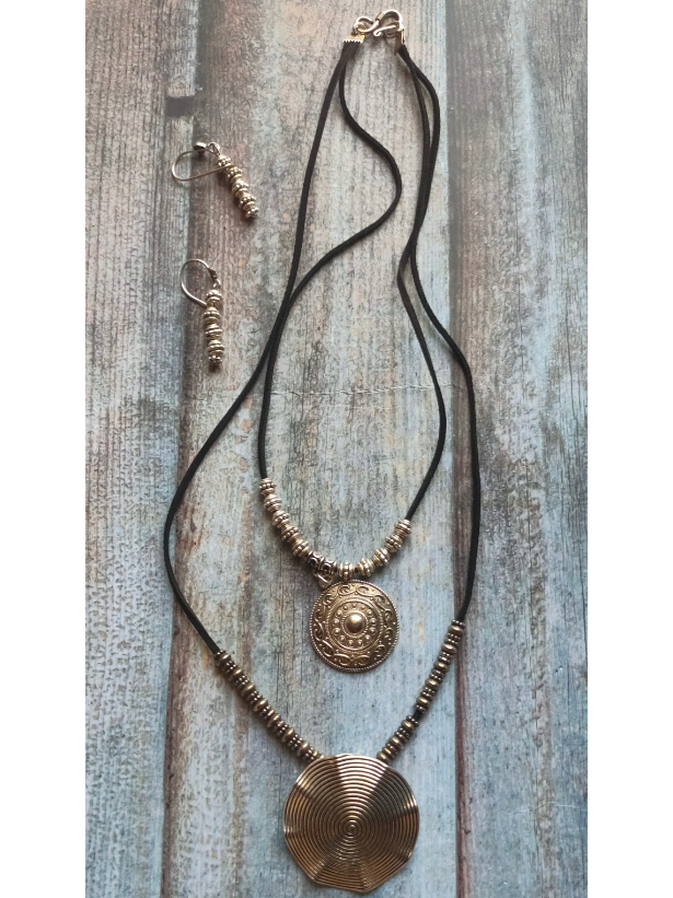 2 Layer Necklace Set with Sea Shell Metal Pendant