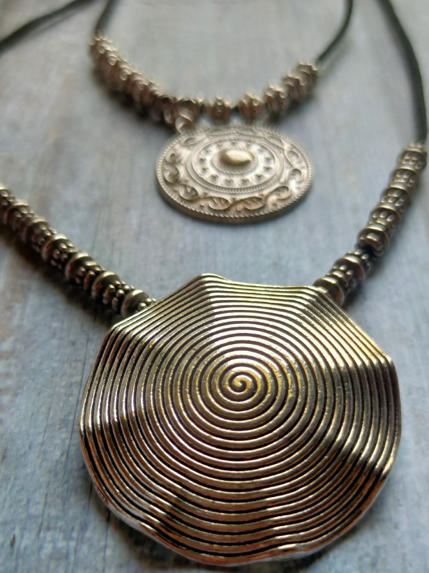 2 Layer Necklace Set with Sea Shell Metal Pendant