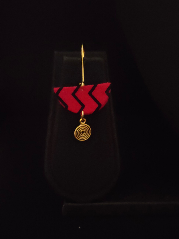 Shell Work Fabric Necklace Set with Thread Closure