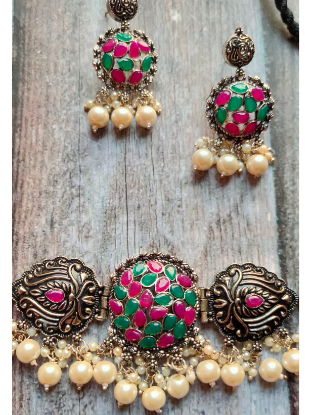 Metal with Rhinestones Embedded Choker Necklace Set with Thread Closure