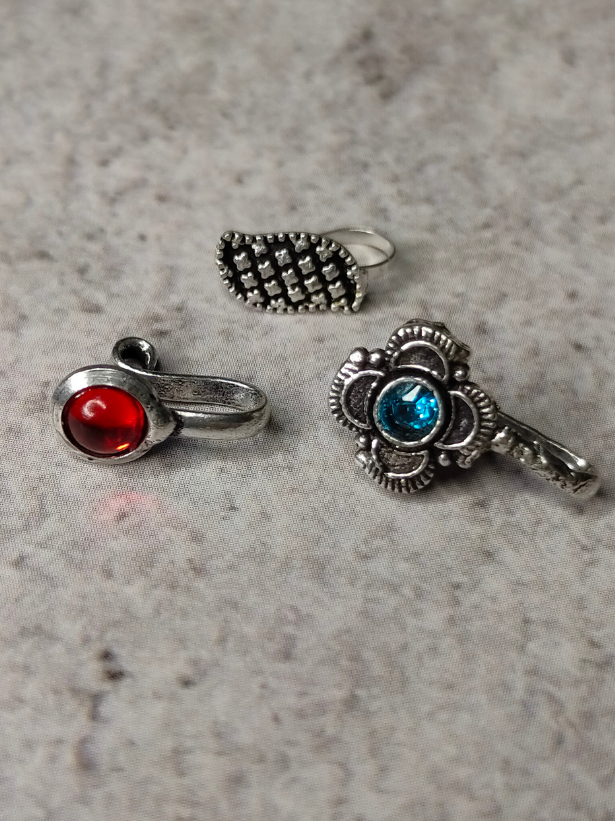 Three Flower Motifs Oxidized Silver-Plated Clip On Nosepin