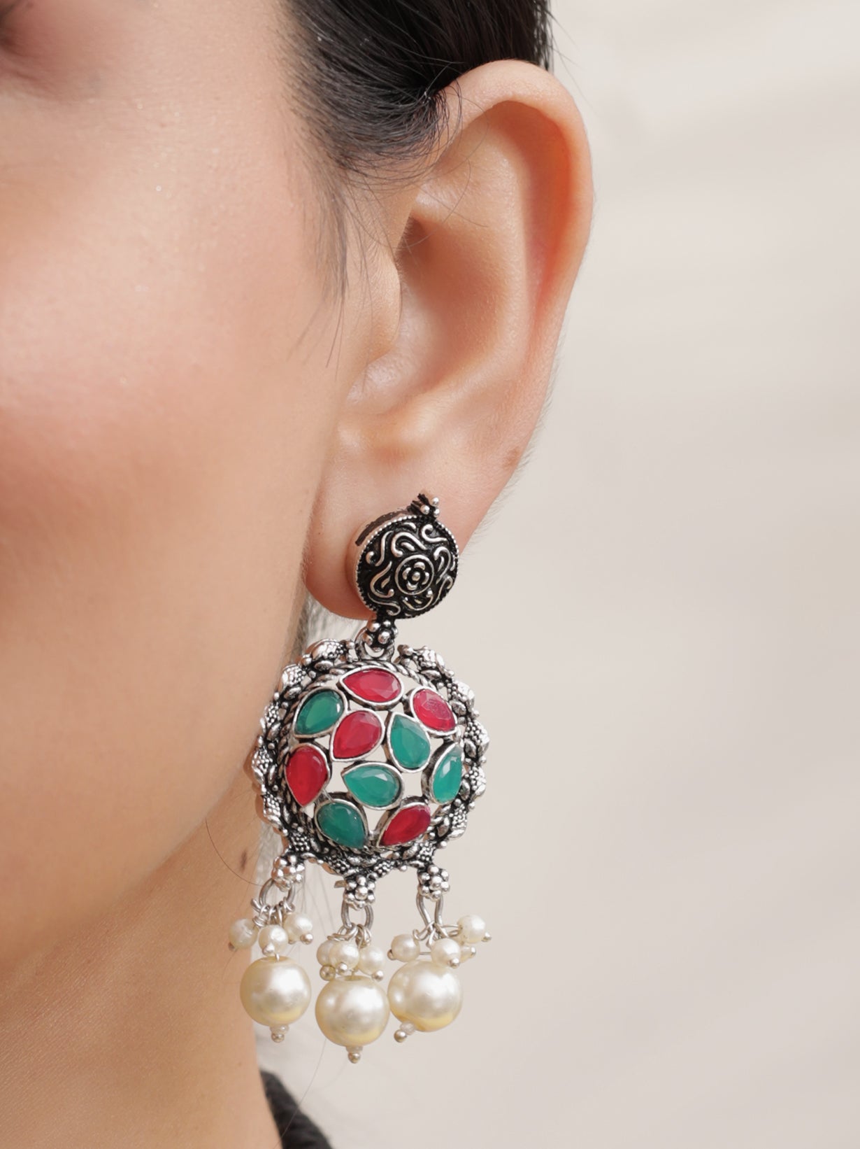 Metal with Rhinestones Embedded Choker Necklace Set with Thread Closure