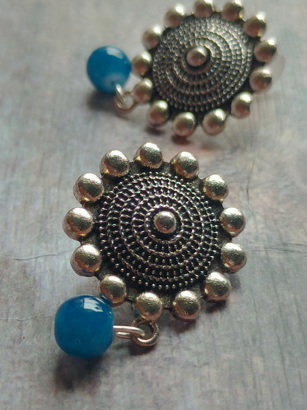 Glass Beads and Statement Metal Pendant Necklace Set