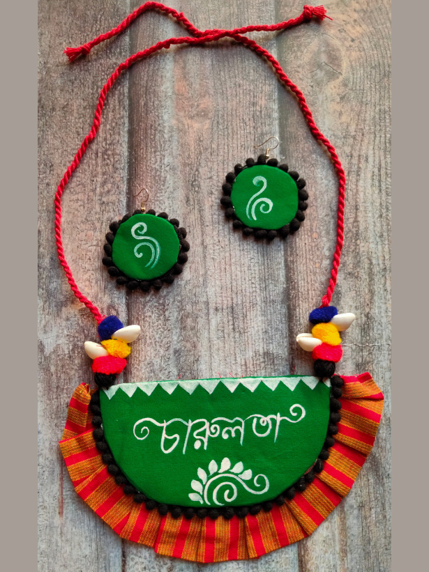 Handpainted Fabric Necklace Set with Thread Closure and Shells