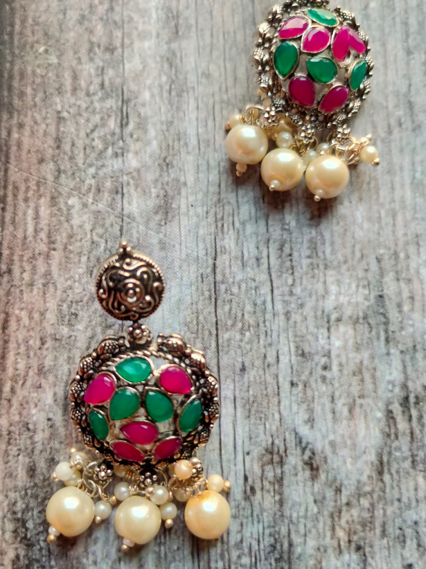 Metal with Rhinestones Embedded Choker Necklace Set with Thread Closure