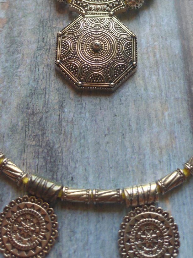 2 Layer Lemon Yellow Metal Pendant Necklace Set