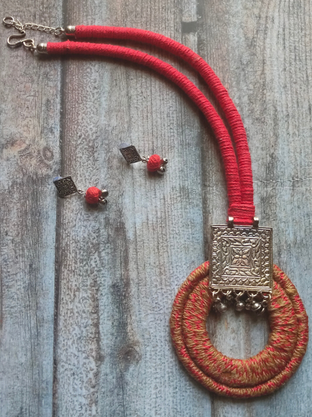 Circular Fabric and Metal Work Pendant Necklace Set