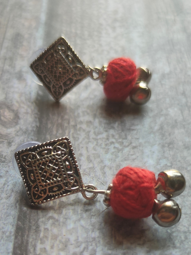 Circular Fabric and Metal Work Pendant Necklace Set