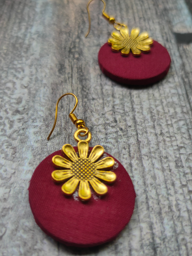 Fabric Necklace Set with Antique Gold Finish Metal Accents