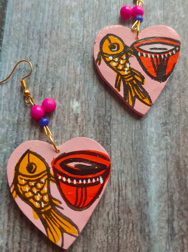 Hand Painted Fishes Wooden Necklace Set with Shells and Thread Closure