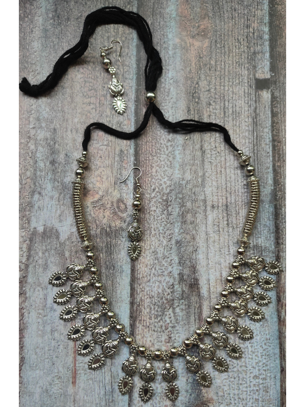 Petite Metal Necklace Set with Ganesha Motifs