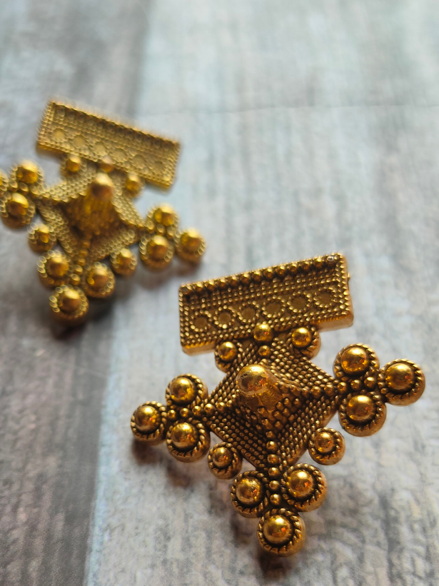 Red & Pink Braided Fabric Threads Necklace Set with Antique Gold Finish Metal Charms