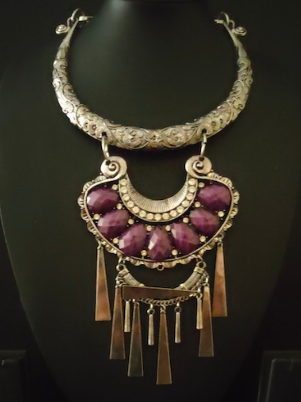 Hasli Necklace Set with a Statement Pendant (Purple Stones)