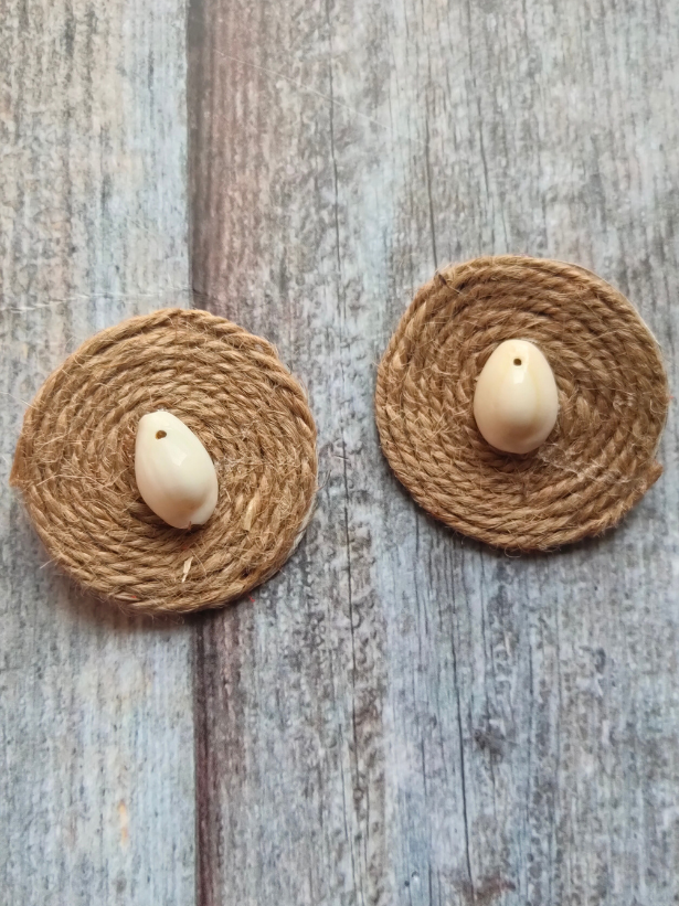 Handcrafted Sitar Motif Jute Necklace Set with Shell Work