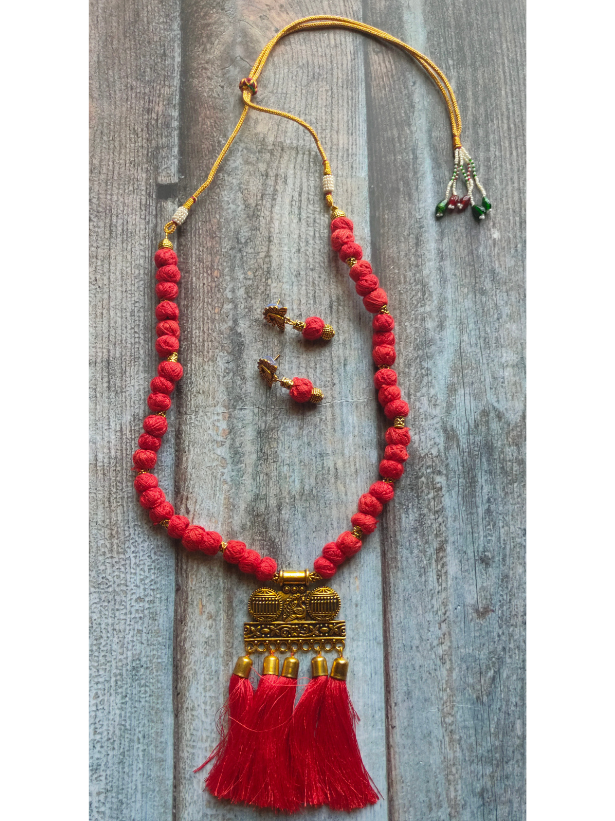 Red Thread Closure Fabric Beads Antique Gold Finish Necklace Set