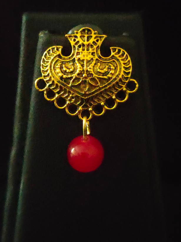 Glass Beads and Statement Metal Pendant Antique Gold Finish Necklace Set