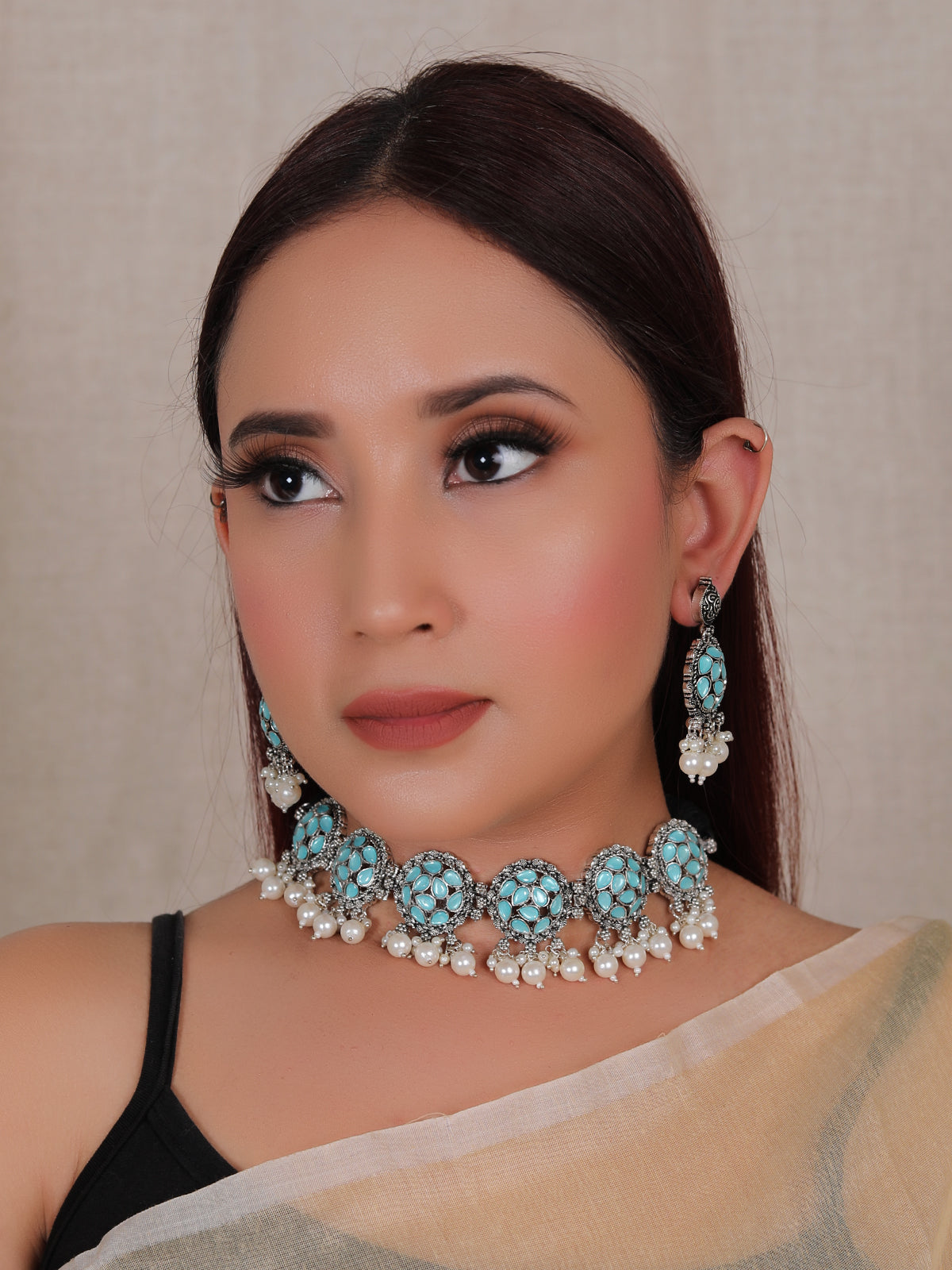 Turquoise Rhinestones Embedded Thread Closure Choker Necklace Set