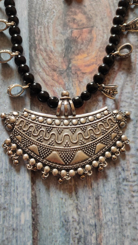 Intricately Detailed Pendant Necklace Set with Glass Beads