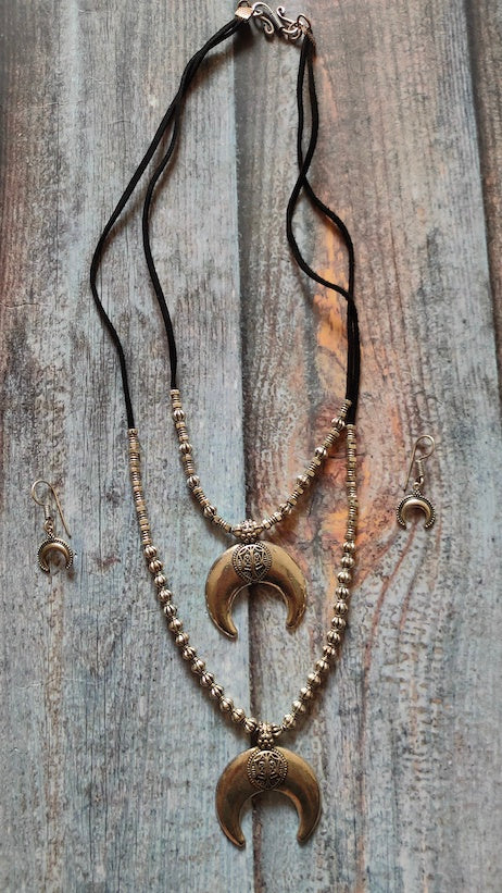 Tribal Pendant 2 layered Thread Closure Necklace Set