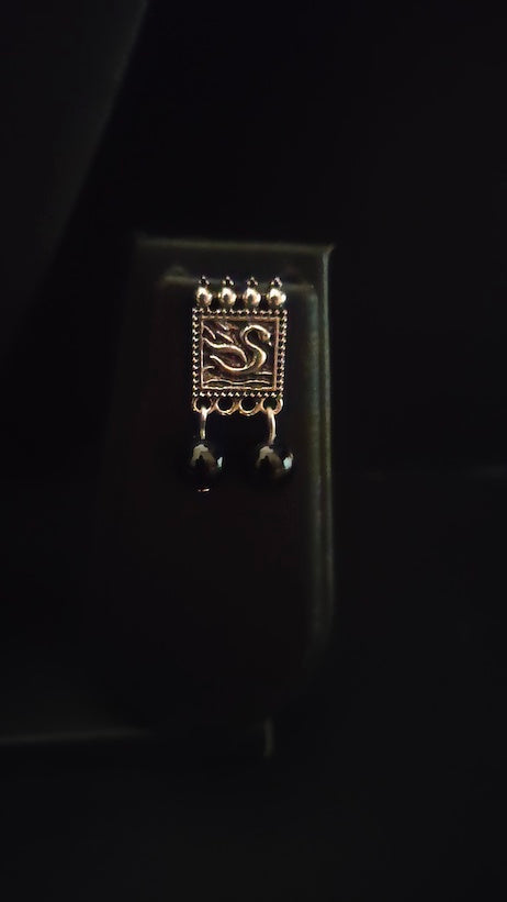 Intricately Detailed Pendant Necklace Set with Glass Beads