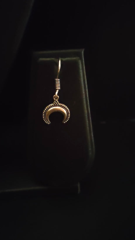 Tribal Pendant 2 layered Thread Closure Necklace Set