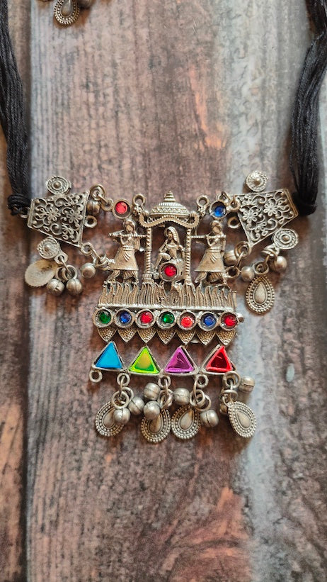 Multicolor Rhinestones Embedded Fabric Closure Metal Necklace Set