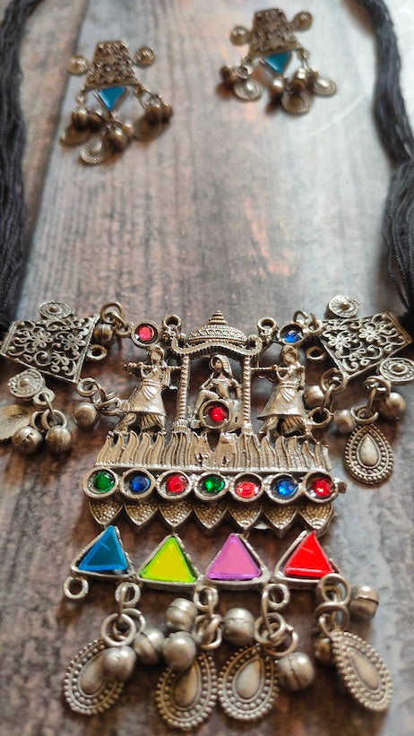 Multicolor Rhinestones Embedded Fabric Closure Metal Necklace Set