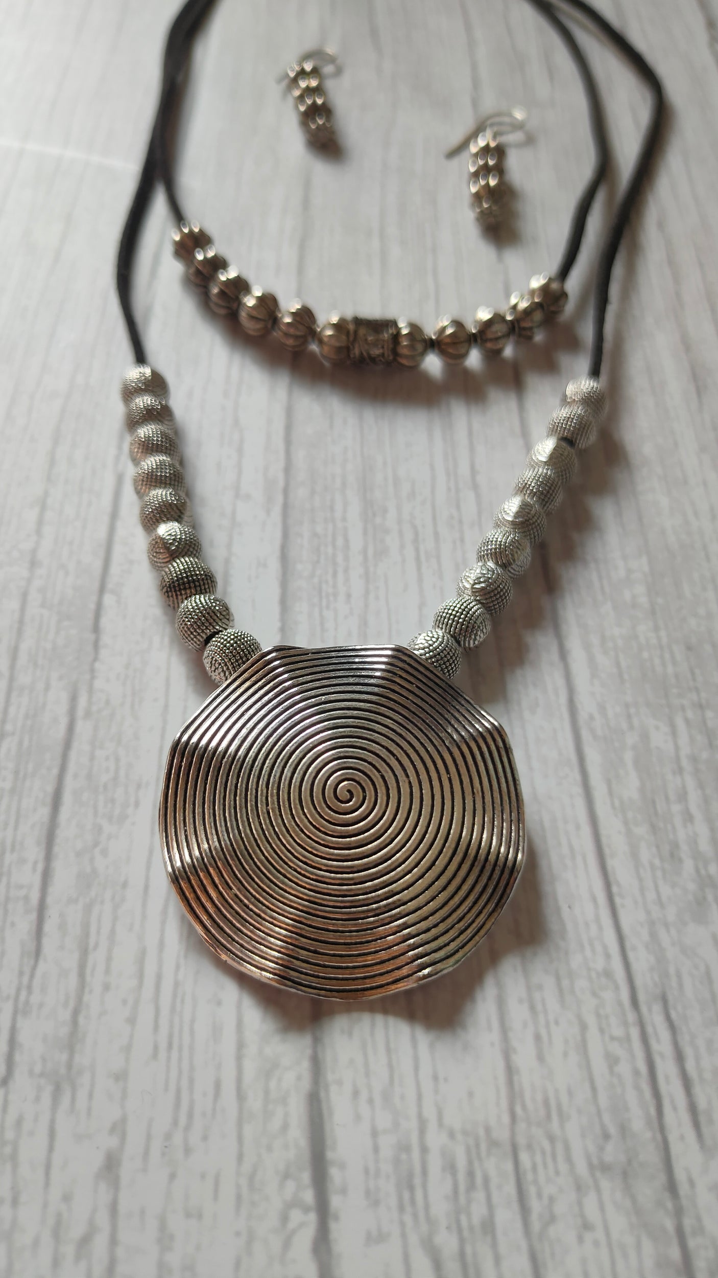 2 Layer Seashell Thread Closure Metal Necklace Set