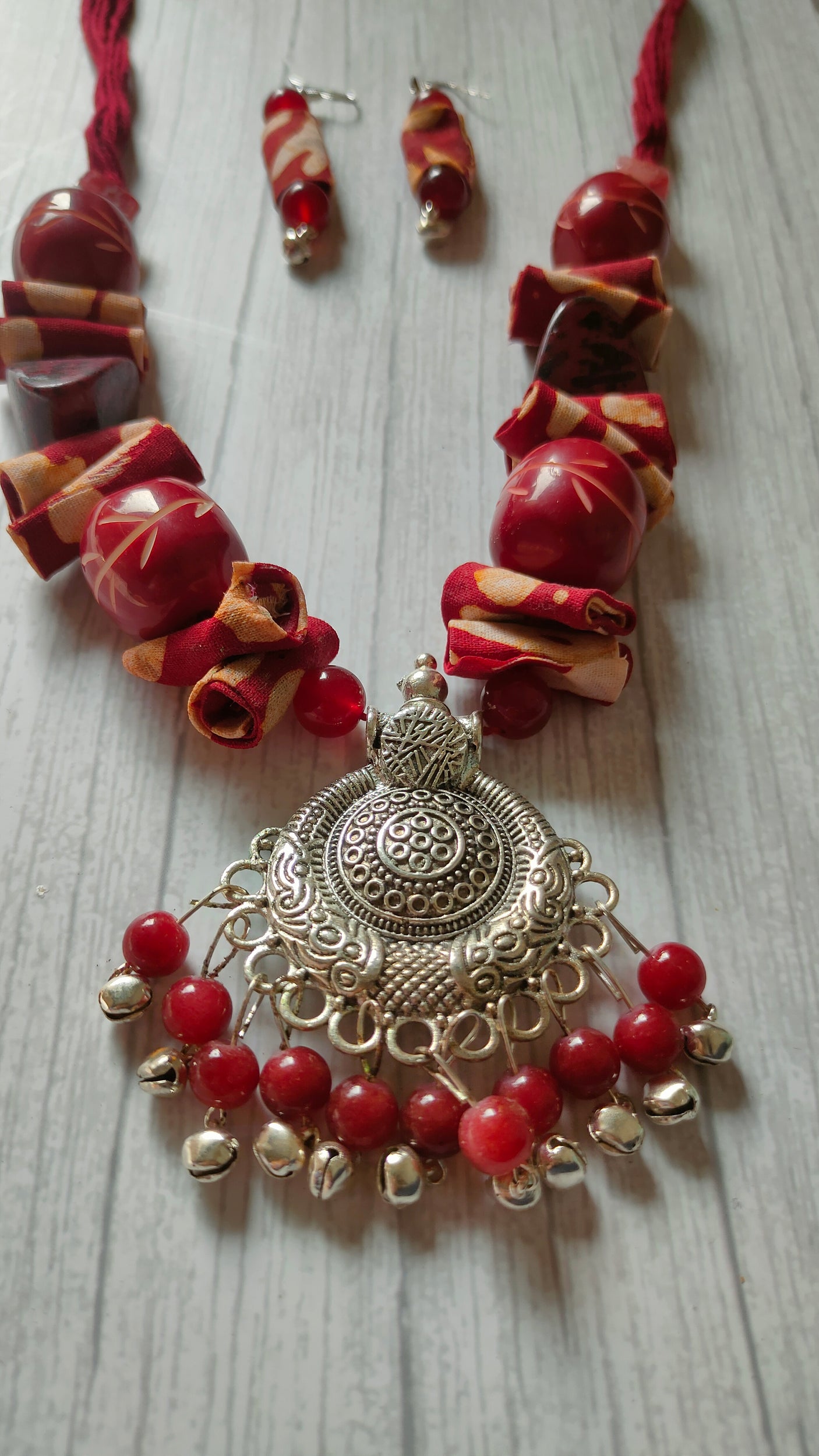 Vibrant Beads, Stones and Fabric Thread Closure Necklace Set