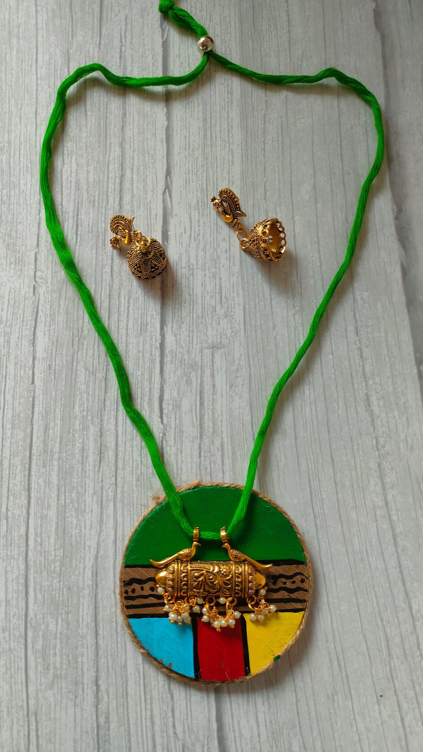 Wooden Pendant Fabric Closure Necklace Set with Antique Gold Finish Earrings