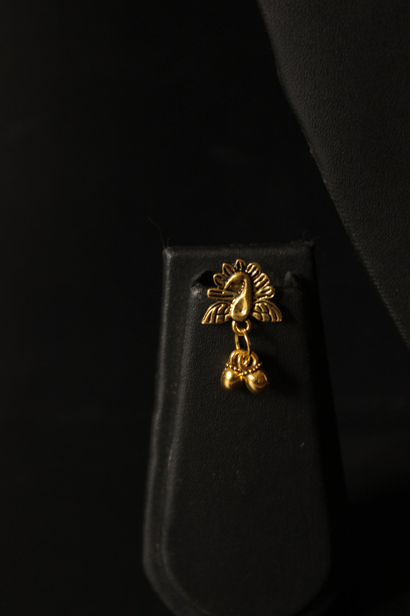 Peacock Motif Gold Finish Fuchsia Rope Closure Necklace Set