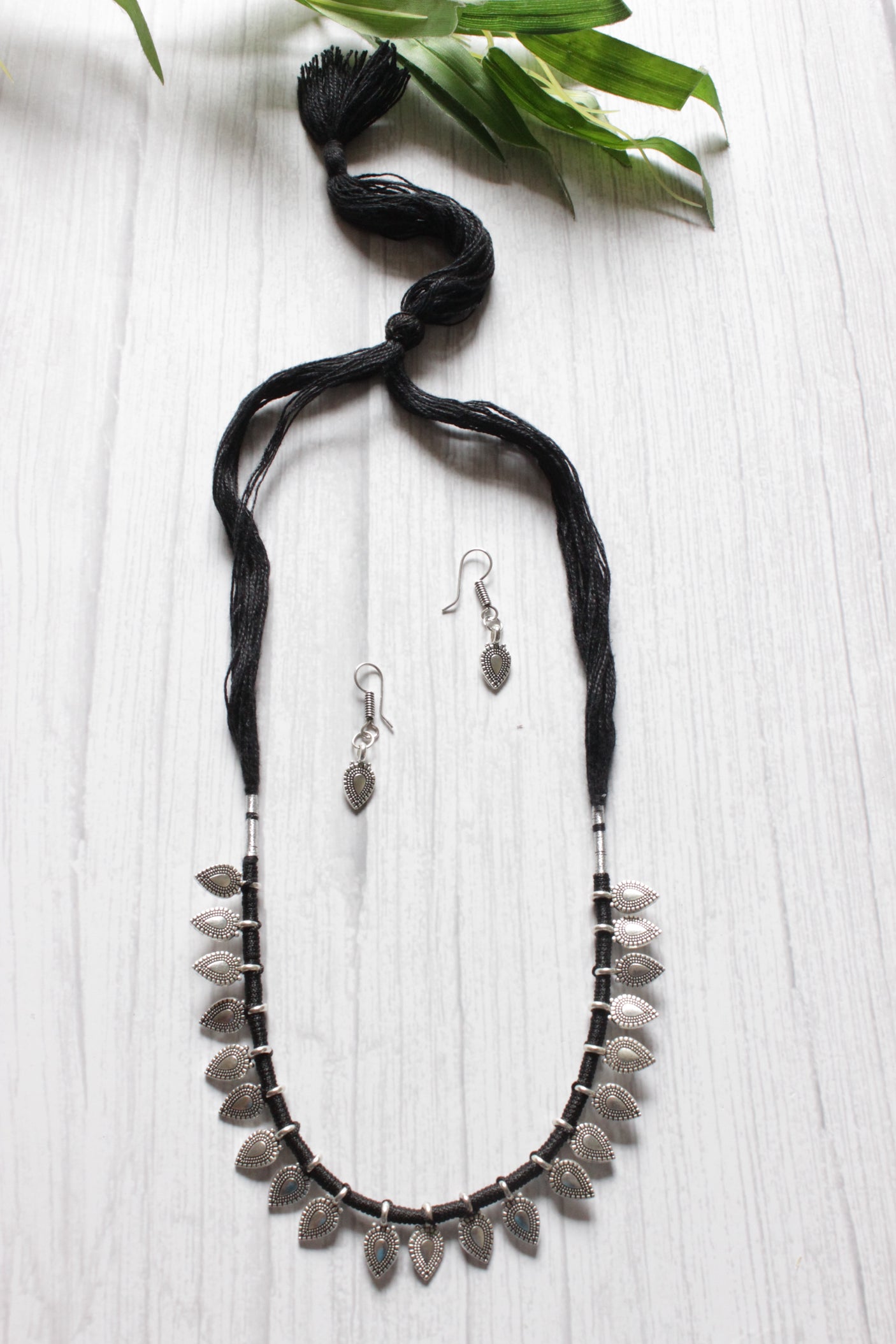 Delicate Leaf Motifs Black Thread Braided Necklace Set