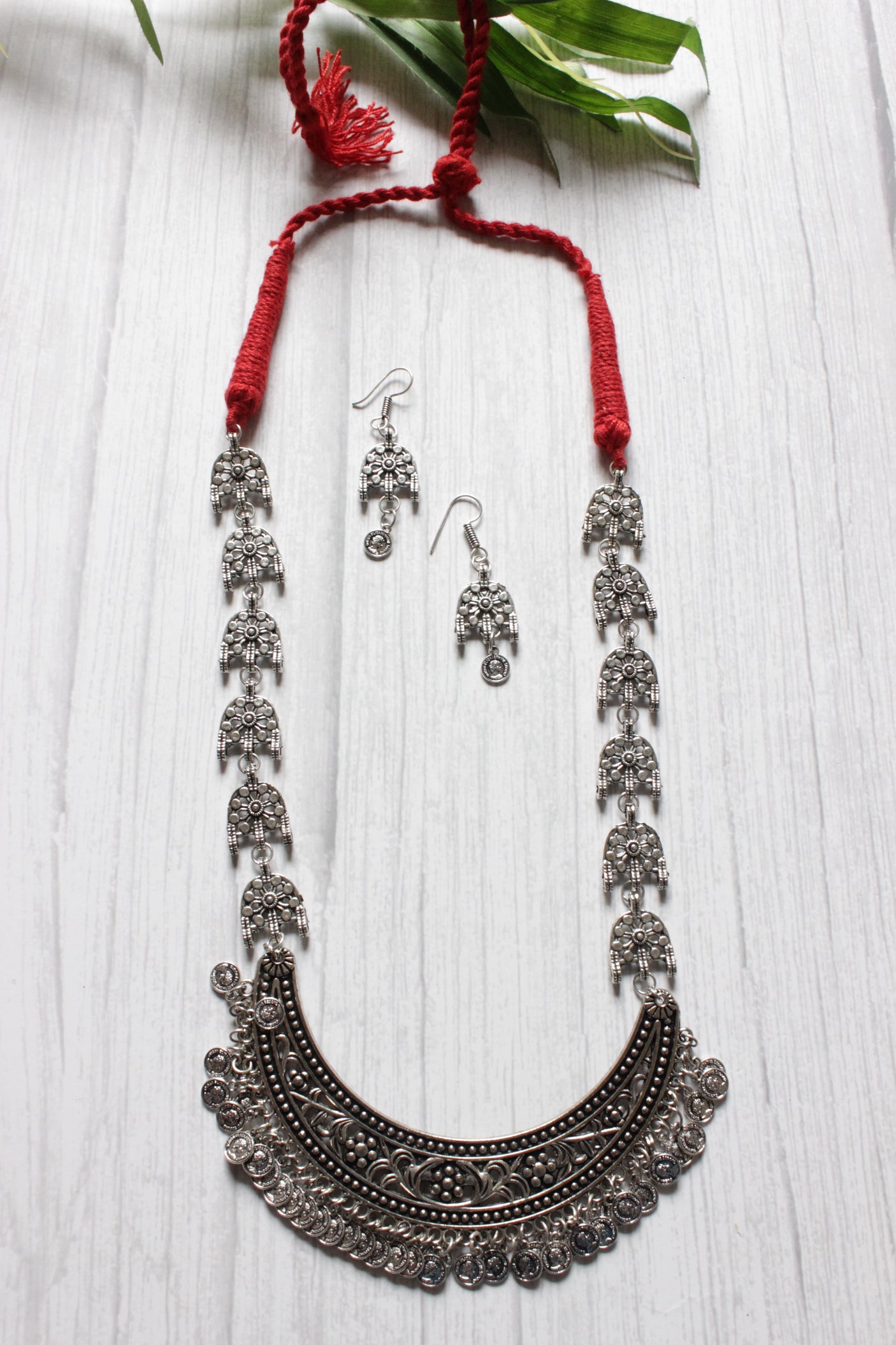 Long Chain Half Moon Shape Pendant Necklace Set With Thread Closure