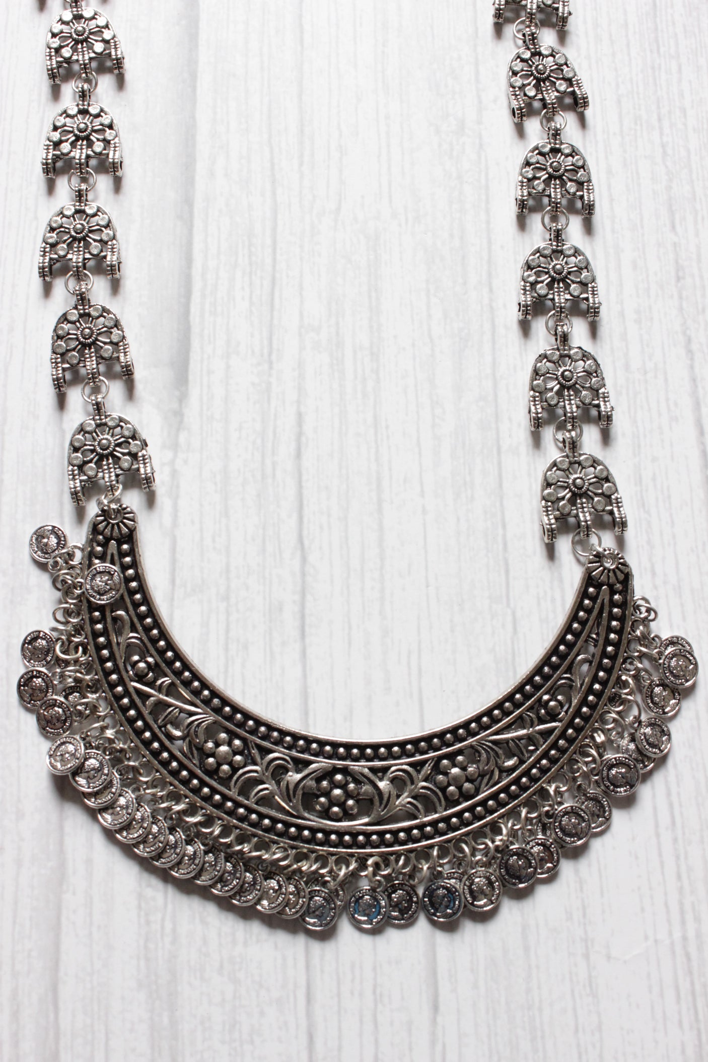 Long Chain Half Moon Shape Pendant Necklace Set With Thread Closure