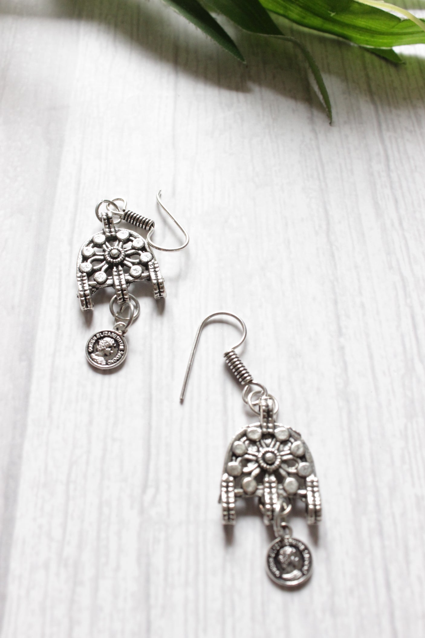 Long Chain Half Moon Shape Pendant Necklace Set With Thread Closure