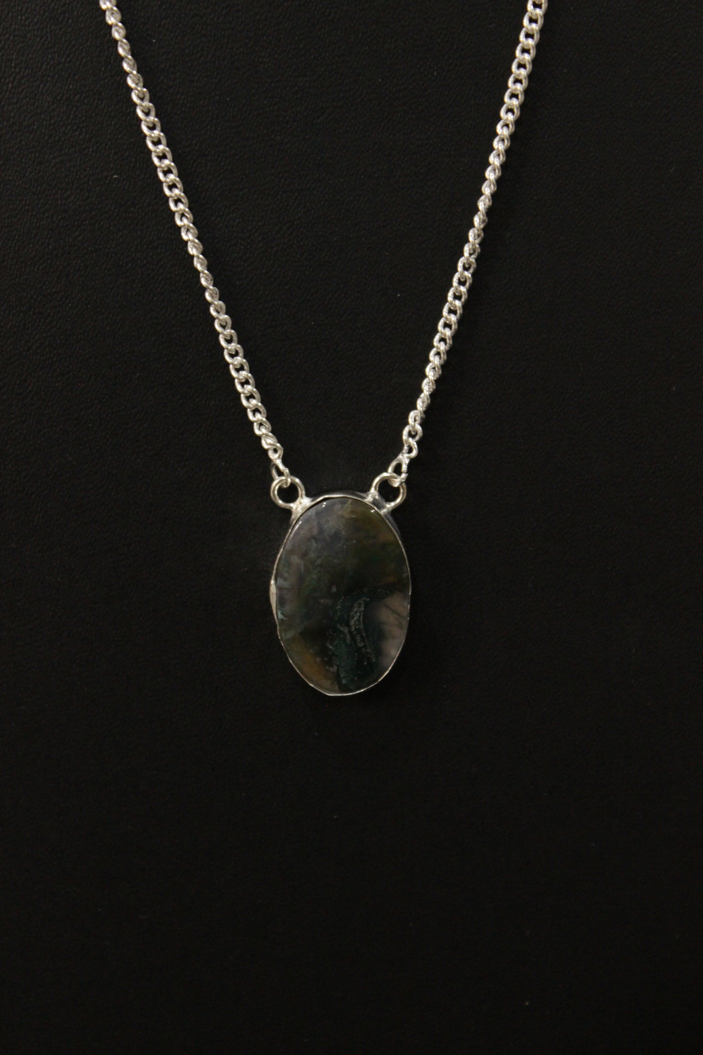 Green Moss Agate Oval Gemstone Embedded Silver Plated Necklace