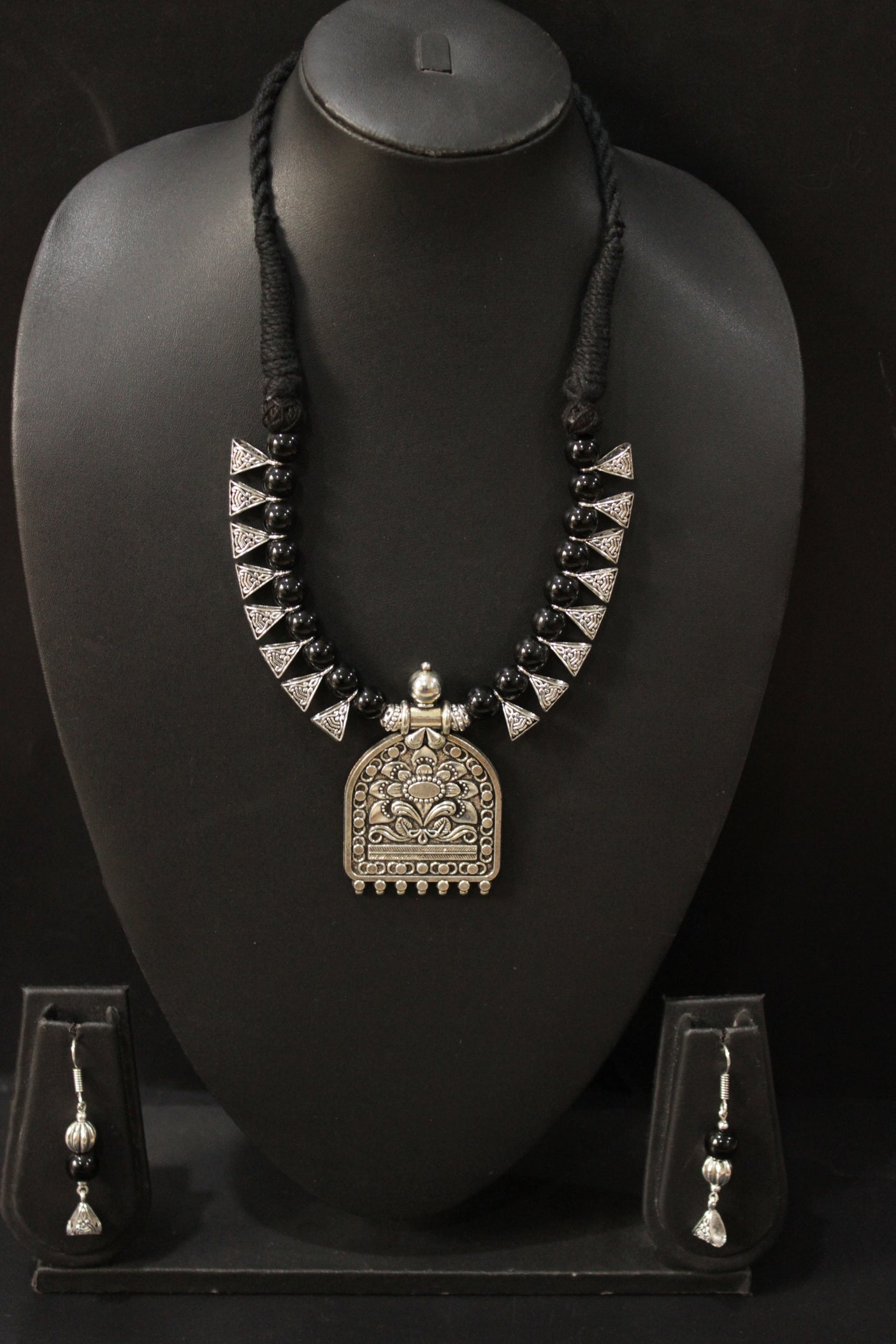 Stringed Glass Beads and Charms Statement Flower Motif Metal Pendant Necklace Set