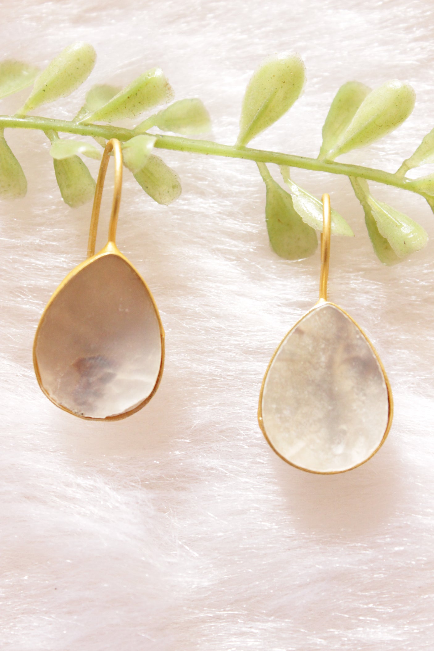 Pink Center Stone Natural Gemstones Embedded Flower Shape Statement Pendant Gold Finish Chain Necklace Set