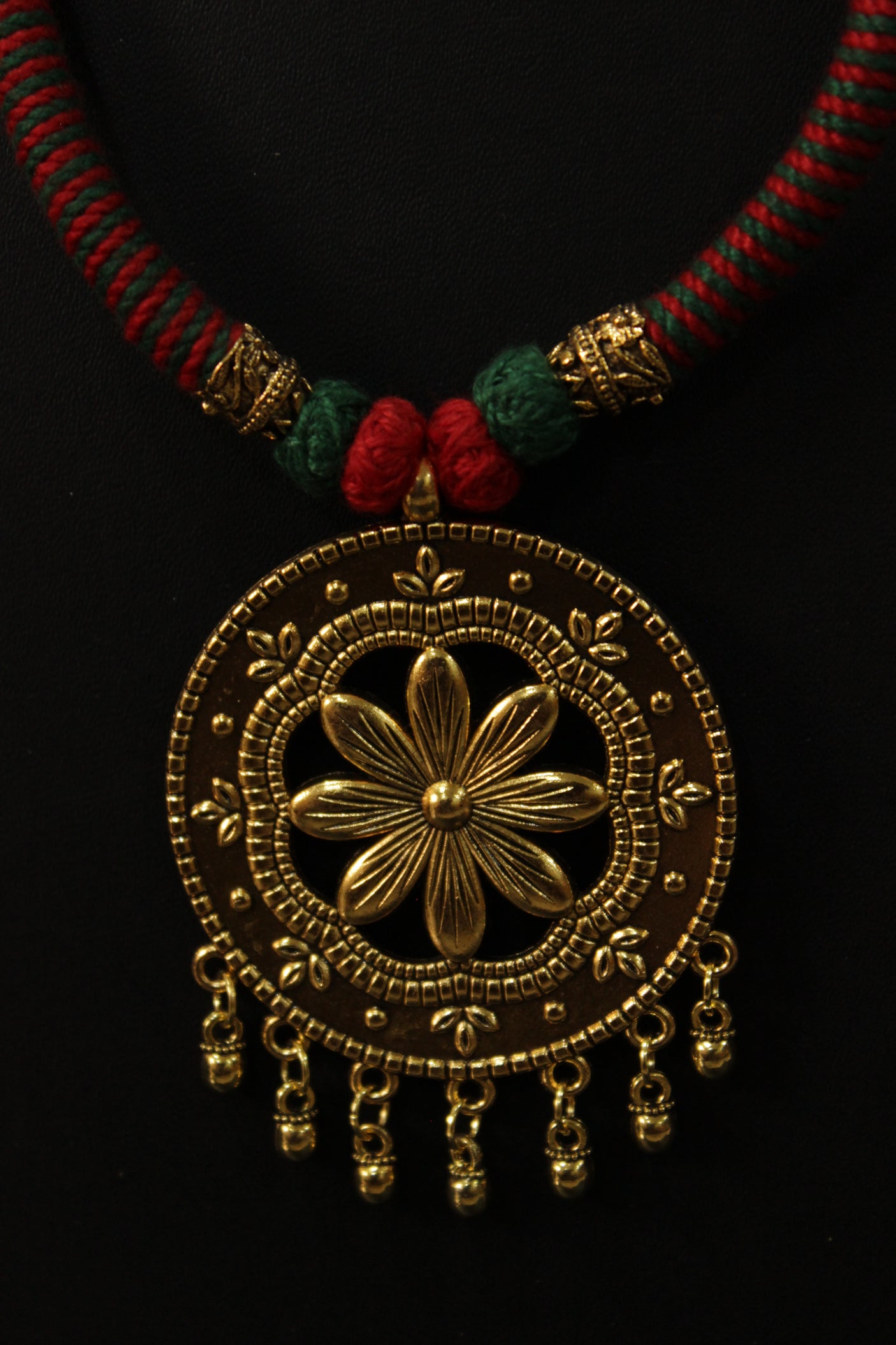 Antique Gold Finish Flower Motifs Braided Threads Choker Necklace